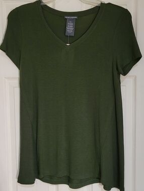 Chelsea & Theodore Olive Green V-Neck Short Sleeve Top
